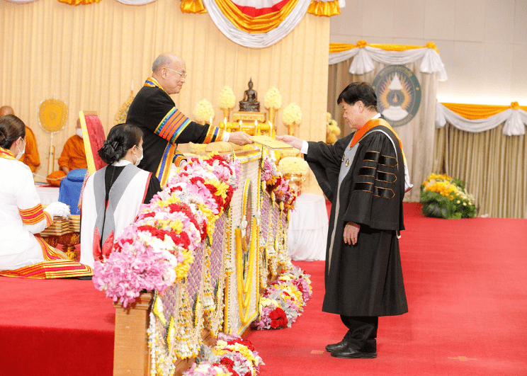 ทองมา วิจิตรพงศ์พันธุ์ รับพระราชทาน  “ปริญญาศิลปศาสตรดุษฎีบัณฑิตกิตติมศักดิ์” มหาวิทยาลัยราชภัฎจันทรเกษม