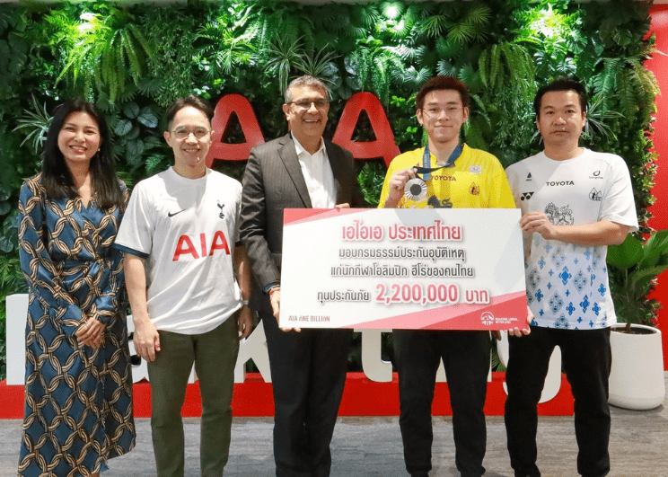 เอไอเอ ประเทศไทย มอบกรมธรรม์ประกันอุบัติเหตุ ทุนประกัน 2,200,000 บาท  แก่ “วิว กุลวุฒิ” ฮีโร่เหรียญเงิน โอลิมปิก ปารีสเกมส์ 2024